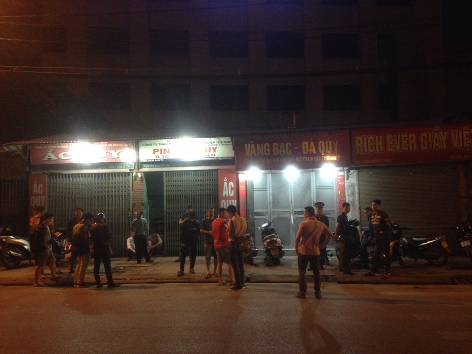 Hà Nội: Bắt nghi phạm dùng súng cướp tiệm vàng trên phố - 1 Tiệm vàng có địa chỉ số 1160 đường Láng - nơi xảy ra vụ cướp trong đêm (Ảnh: Tiến Nguyên)