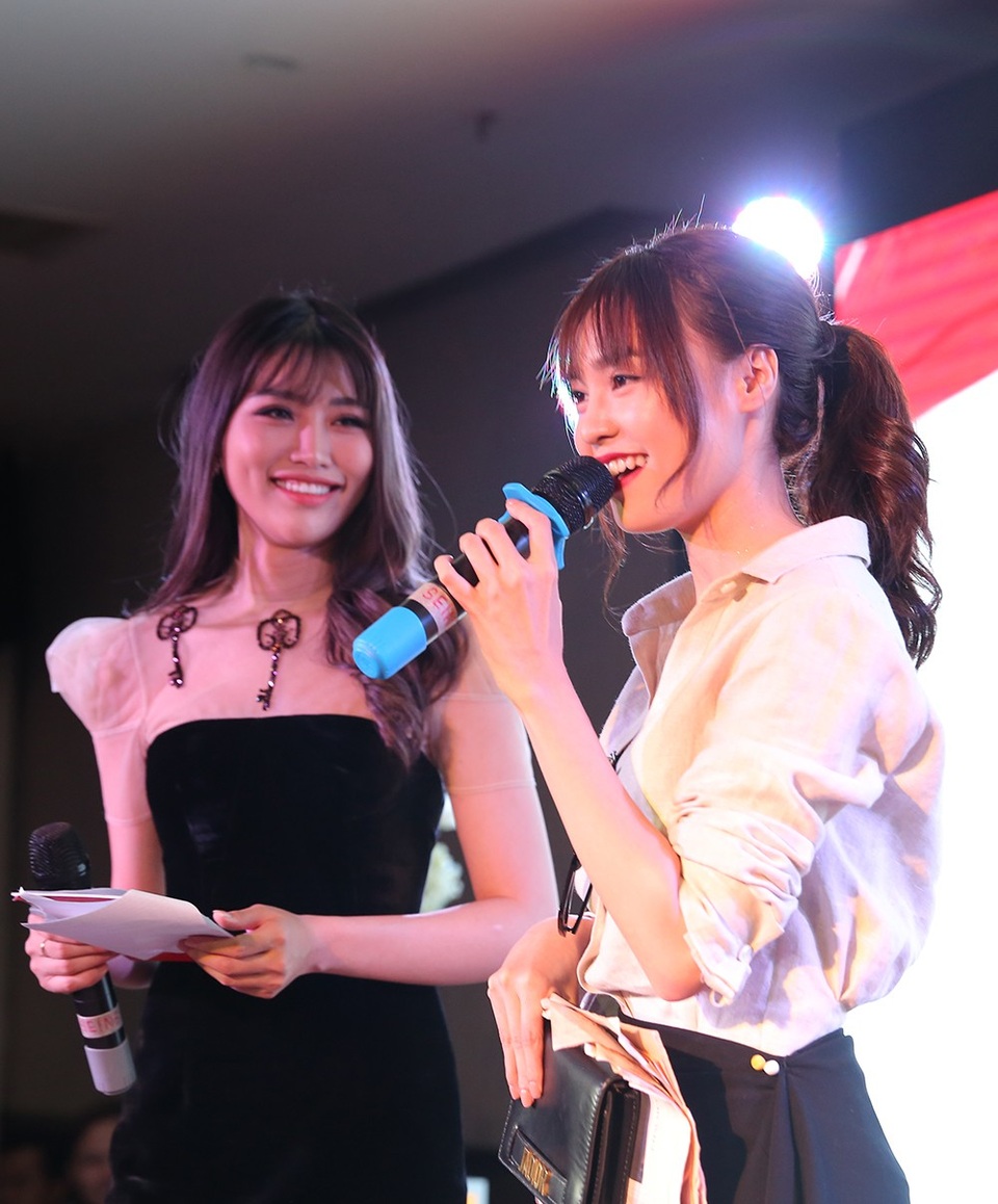 Ninh Dương Lan Ngọc phủ nhận chuyện đang hẹn hò S.T - 4 Với thành công của Diễm My ở phần đầu tiên, không ít người cho rằng đây cũng sẽ là áp lực không nhỏ với Ninh Dương Lan Ngọc, cô chia sẻ: “Tôi không sợ bị so sánh với My, thật ra mỗi người có một hình ảnh nên rất khó trùng lập, với mỗi câu chuyện khác nhau nên cũng không phải gọi là sự thay thế”.