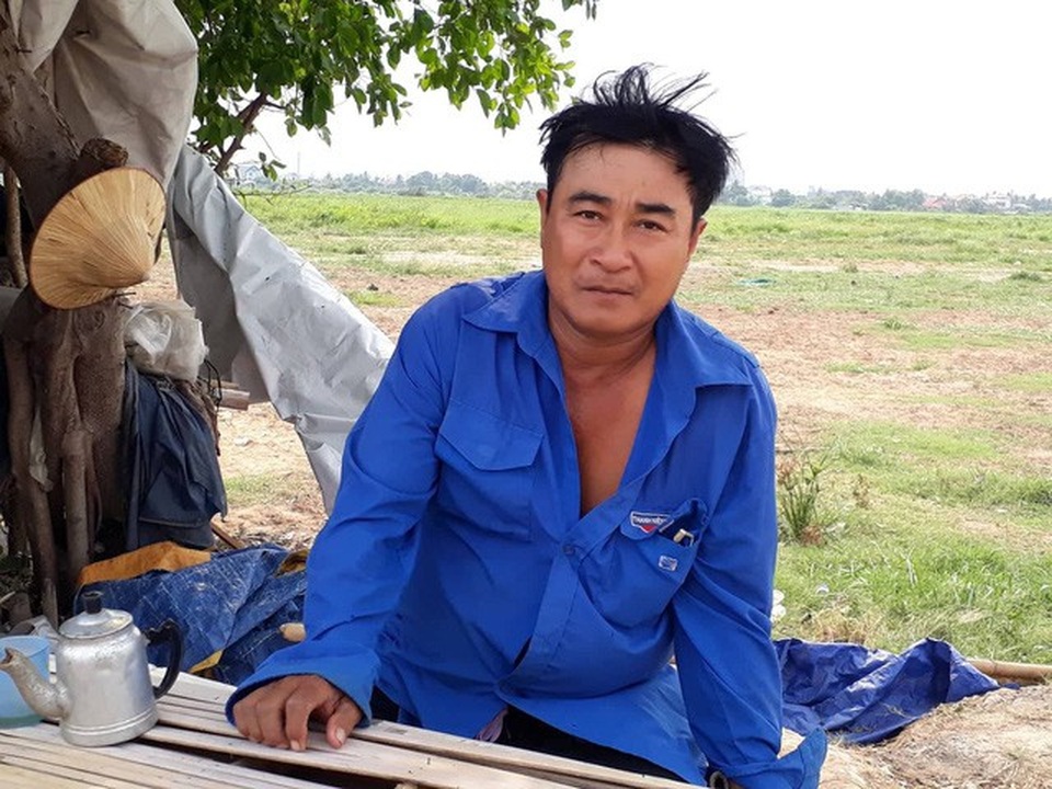 Người đàn ông "sống khỏe" nhờ nghề... chăn trâu giữa trung tâm Sài Gòn - 2 Ông Hải cho biết, nghề chăn trâu lấy công làm lãi