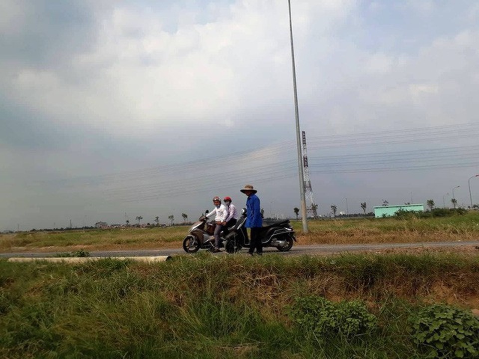 Người đàn ông "sống khỏe" nhờ nghề... chăn trâu giữa trung tâm Sài Gòn - 5 Thỉnh thoảng lại có vài thương lái đến hỏi mua đàn trâu của ông Hải