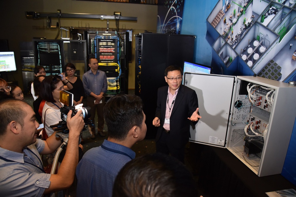 “Ông lớn” Panduit sắp “bước” vào Việt Nam, tham gia thị trường hạ tầng mạng - 4
Đại diện Panduit chia sẻ các giải pháp hỗ trợ các ngành công nghiệp sản xuất và xây dựng