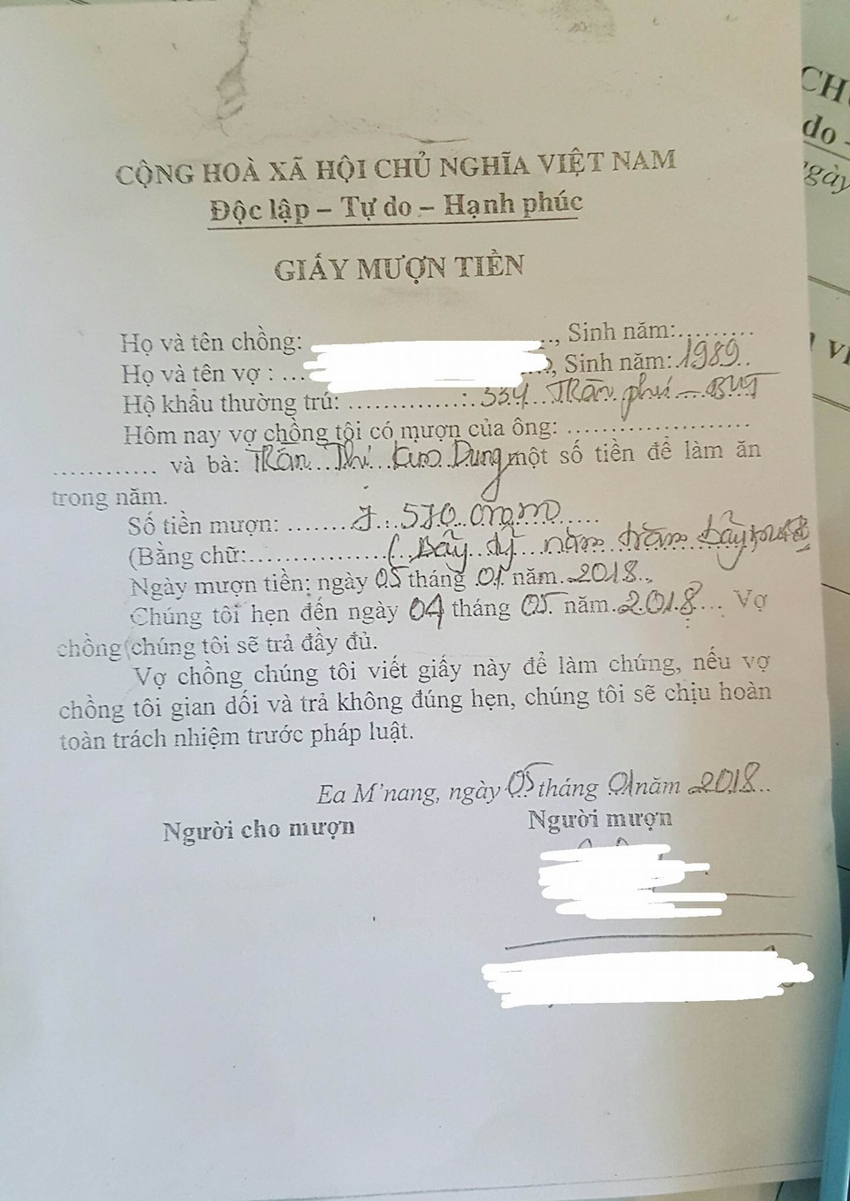 Nghi án nữ "cán bộ ngân hàng" lừa của dân hàng chục tỷ đồng - 3 Giấy mượn tiền bà V. viết và ký tên