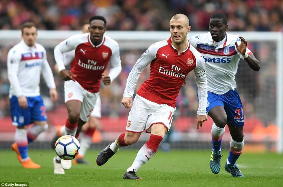 Arsenal 3-0 Stoke City: Những phút cuối rực rỡ - 2
Wilshere đeo băng đội trưởng của Arsenal