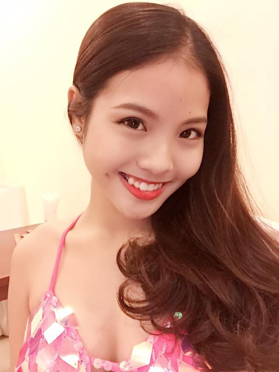 Chí Anh tiết lộ vợ trẻ kém 20 tuổi mang bầu lần 2 và “nghén” lây vợ - 3 Nhan sắc xinh đẹp của bà xã Chí Anh.