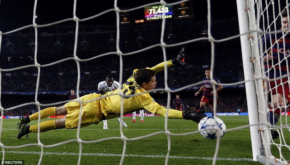 
Luis Suarez ghi hai bàn, giúp Barca hạ Roma 6-1 hồi tháng 11/2015
