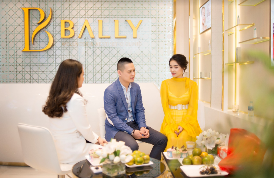 Bắt gặp Nhã Phương tới cơ sở làm đẹp 5* tại HN - 6 Bắt gặp Nhã Phương tới cơ sở làm đẹp 5* tại HN - 6