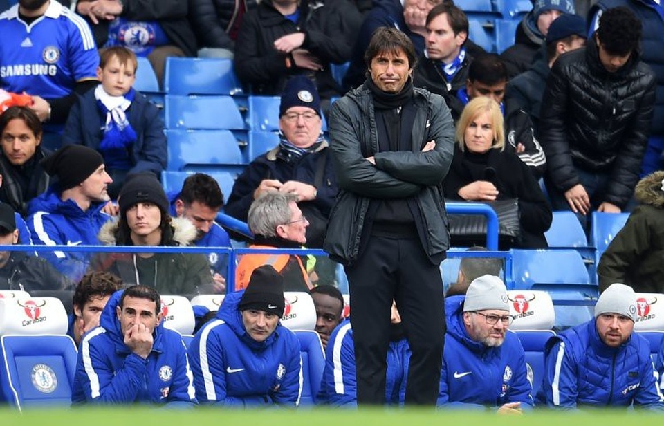 Chelsea tan mộng top 4, HLV Conte không lo “bay ghế” - 1 HLV Conte đứng trước nguy cơ bị sa thải vào cuối mùa
