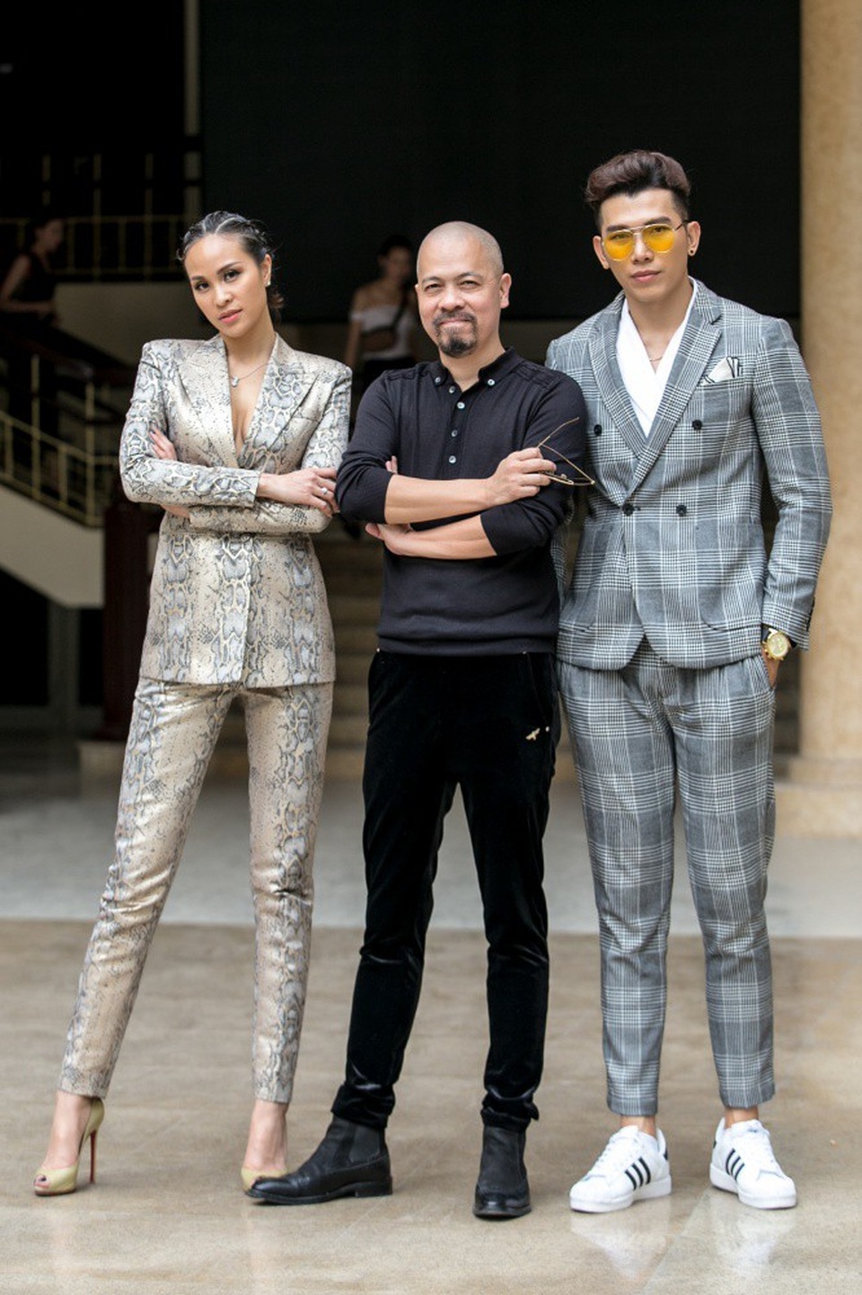 Cô cùng siêu mẫu Ngọc Tình, NTK Đức Hùng đã đưa ra nhiều lời khuyên bổ ích, giúp thí sinh xóa tan đi tâm trạng căng thẳng để có thể hoàn thành những yêu cầu mà ban tổ chức đưa ra.