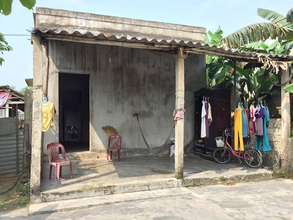 12 năm khốn khổ vì “dự án treo” - 1 Căn nhà của anh Hợp xây dựng chưa kịp hoàn thiện thì buộc phải dừng lại để triển khai dự án nhưng 12 năm trôi qua dự án vẫn nằm trên giấy