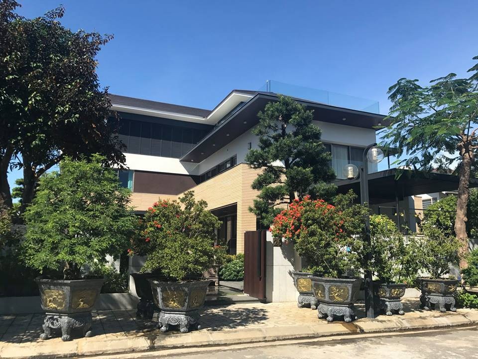 Giám đốc Công an Đà Nẵng phủ nhận thông tin nhận biệt thự 100 tỷ của Vũ “nhôm” - 1
Căn biệt thự mà một nữ nhà báo nghi vấn Đại tá Lê Văn Tam nhận tài trợ từ Vũ nhôm