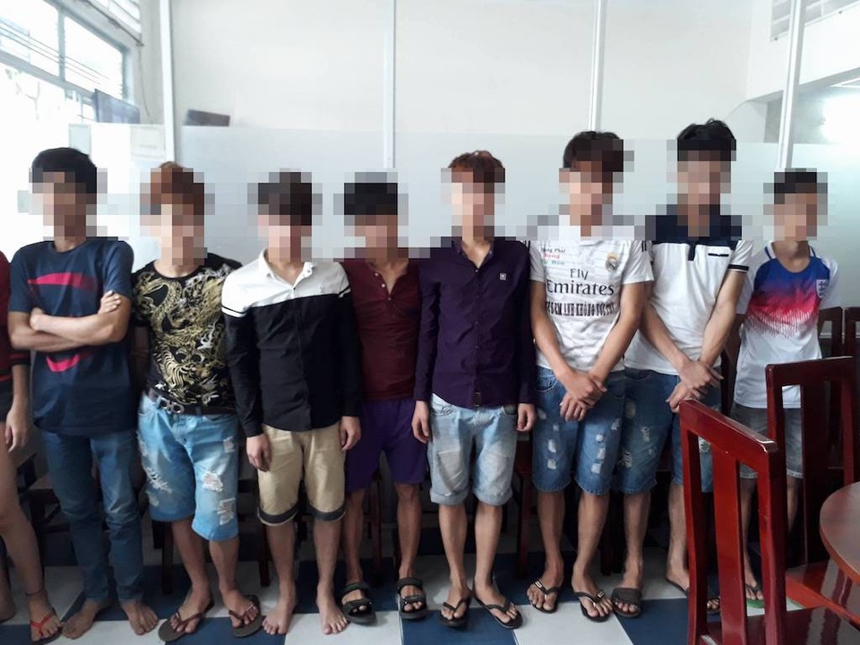 Bắt nhóm đâm chết thanh niên trong công viên ở Sài Gòn - 1 Các nghi can bị tạm giữ