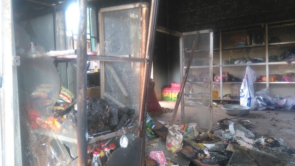 Cháy quán tạp hóa, tên trộm... bị bỏng - 1
Quán tạp hóa bị cháy, nhiều tài sản bị thiêu rụi