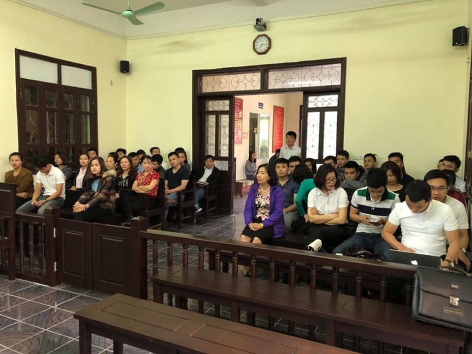 Cựu nhà báo Duy Phong thừa nhận hành vi đe dọa và nhận tiền của Giám đốc Sở - 9
Phòng xét xử bị cáo Lê Duy Phong lúc 7h15 sáng nay (20/4)