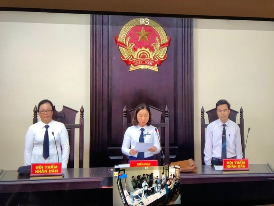Cựu nhà báo Duy Phong thừa nhận hành vi đe dọa và nhận tiền của Giám đốc Sở - 5
Hội đồng xét xử bị cáo Lê Duy Phong