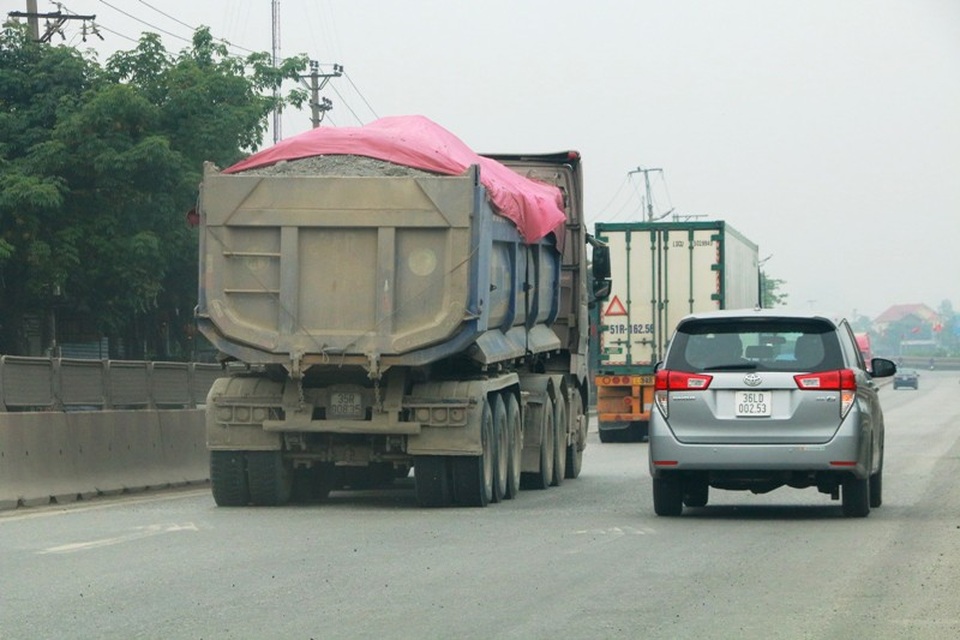 Ninh Bình: “Nóng” xe quá tải hoạt động rầm rộ trên các tuyến quốc lộ! - 6 Ninh Bình: “Nóng” xe quá tải hoạt động rầm rộ trên các tuyến quốc lộ! - 6
