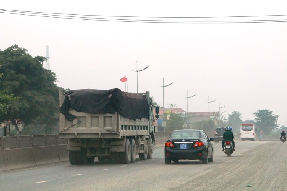 Ninh Bình: “Nóng” xe quá tải hoạt động rầm rộ trên các tuyến quốc lộ! - 10 Ninh Bình: “Nóng” xe quá tải hoạt động rầm rộ trên các tuyến quốc lộ! - 10