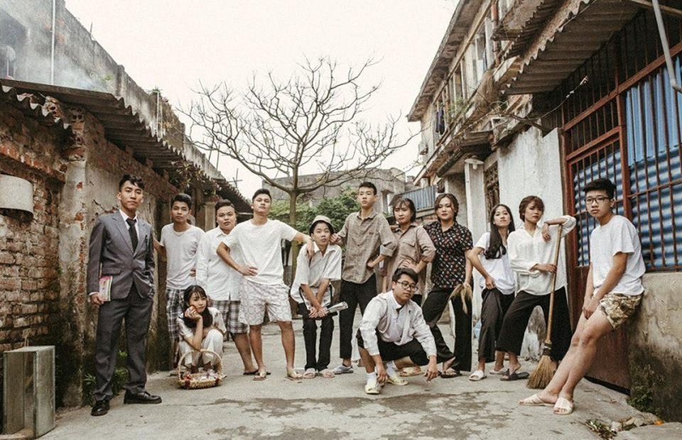 Độc đáo bộ ảnh kỷ yếu hóa thân vua chúa của học sinh chuyên Sử - 12 Độc đáo bộ ảnh kỷ yếu hóa thân vua chúa của học sinh chuyên Sử - 12