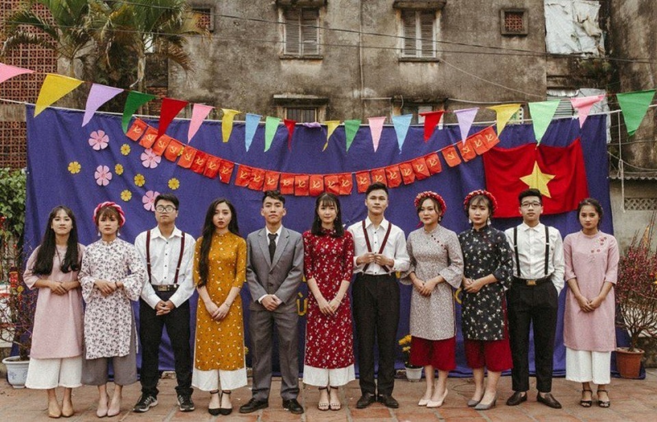 Độc đáo bộ ảnh kỷ yếu hóa thân vua chúa của học sinh chuyên Sử - 11 Thời kỳ đổi mới