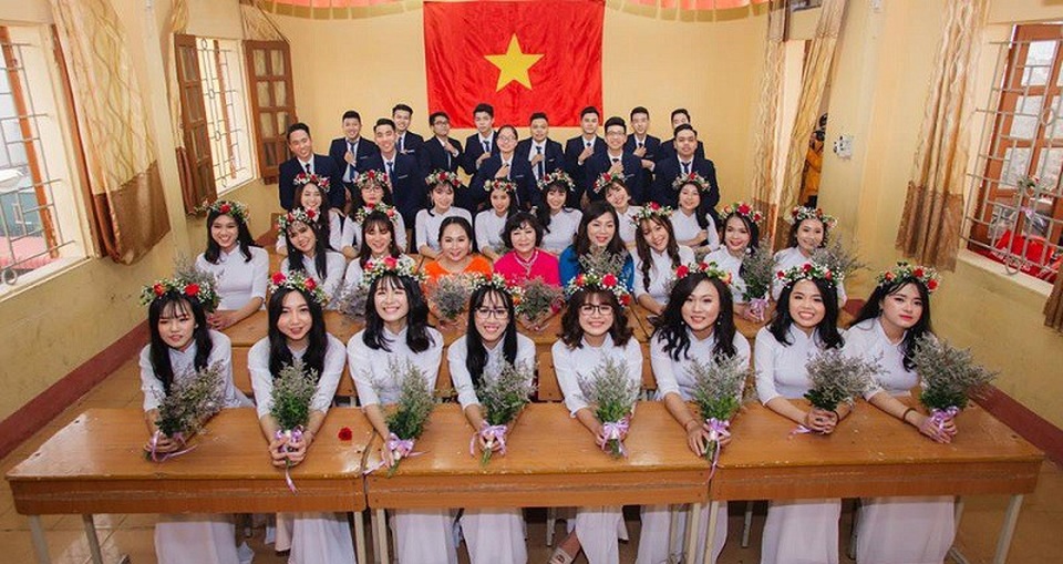 Độc đáo bộ ảnh kỷ yếu hóa thân vua chúa của học sinh chuyên Sử - 13 Hiện đại