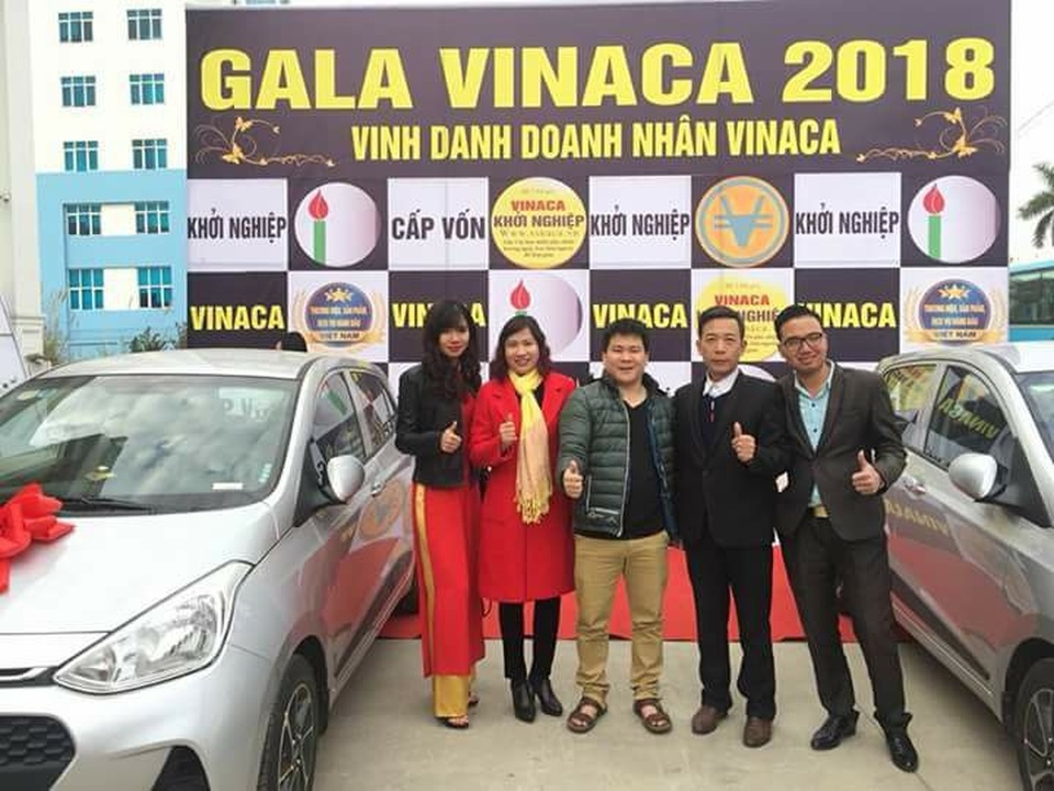 Chân dung giám đốc Cty Vinaca bán hàng rởm - 5
Để lôi kéo người dân tham gia, Cty Vinaca đưa ra các hình thức thưởng như cấp xe bán tải, tặng xe ôtô cho các đại lý, khởi nghiệp viên có thành tích xuất sắc...