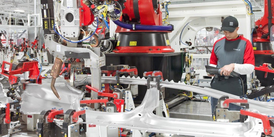 Tesla: Tự động hoá quá mức trong sản xuất ô tô là một sai lầm - 1 Tesla: Tự động hoá quá mức trong sản xuất ô tô là một sai lầm - 1