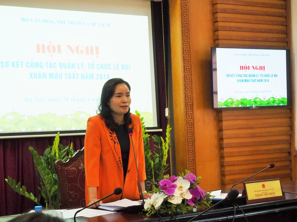 Sẽ tạm dừng 3 lễ hội chọi trâu Phù Ninh, Hải Lựu và Đồ Sơn...? - 1 Thứ trưởng Trịnh Thị Thuỷ chủ trì sơ kết công tác quản lý, tổ chức lễ hội xuân Mậu Thân 2018 sáng nay. Ảnh: Tùng Long.