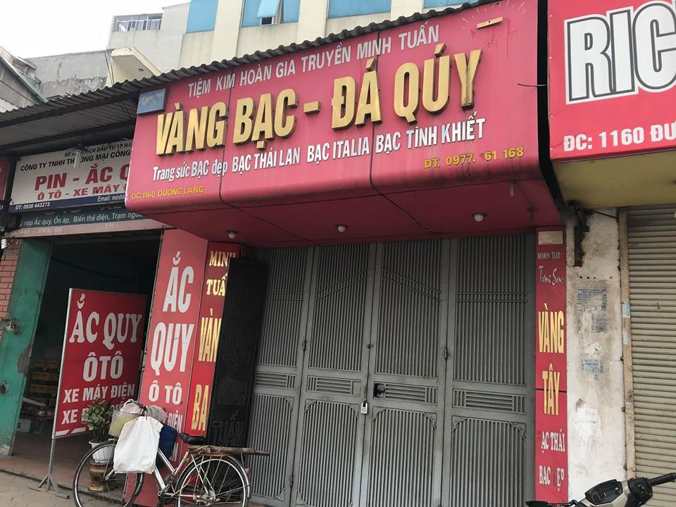 Hà Nội: Xác định danh tính nghi phạm cầm súng cướp tiệm vàng - 1
Tiệm vàng trên đường Láng (phường Láng Thượng, quận Đống Đa, Hà Nội), nơi xảy ra vụ cướp trong đêm 19/4 (Ảnh chụp sáng 20/4: Trần Thanh).
