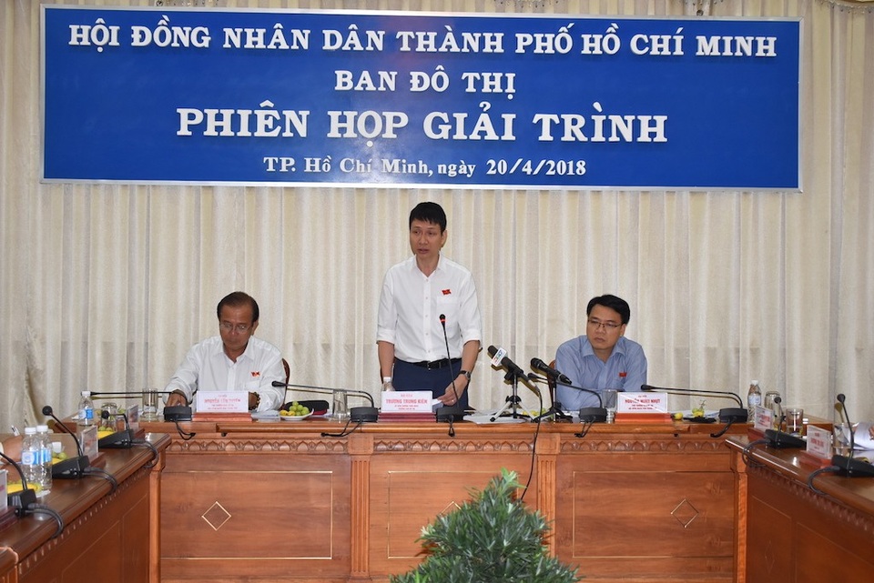 "Quy định chung mà mờ mờ ảo ảo khiến người dân phải... chạy" - 1 Trưởng Ban đô thị HĐND TPHCM Trương Trung Kiên cho rằng quyền lợi người dân bị ảnh hưởng nặng nề do quy hoạch