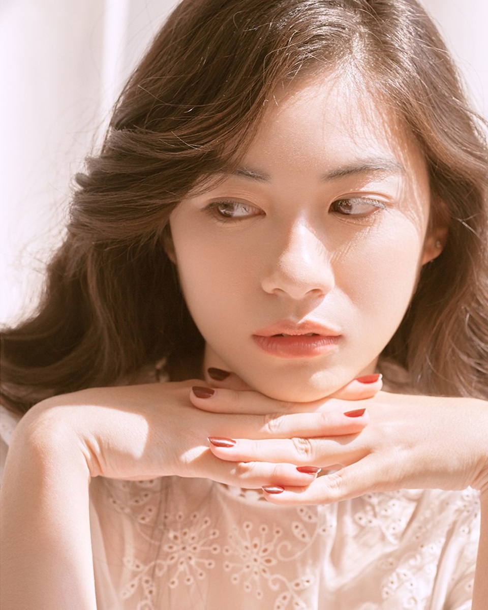 Cận cảnh gương mặt của "nữ sinh đẹp không góc chết" Nguyễn Vi - 3
Cô sở hữu vẻ đẹp tự nhiên, rất ăn ảnh dù ở bất cứ góc máy nào. Nhiều người nhận xét rằng Vi có gương mặt điện ảnh.
