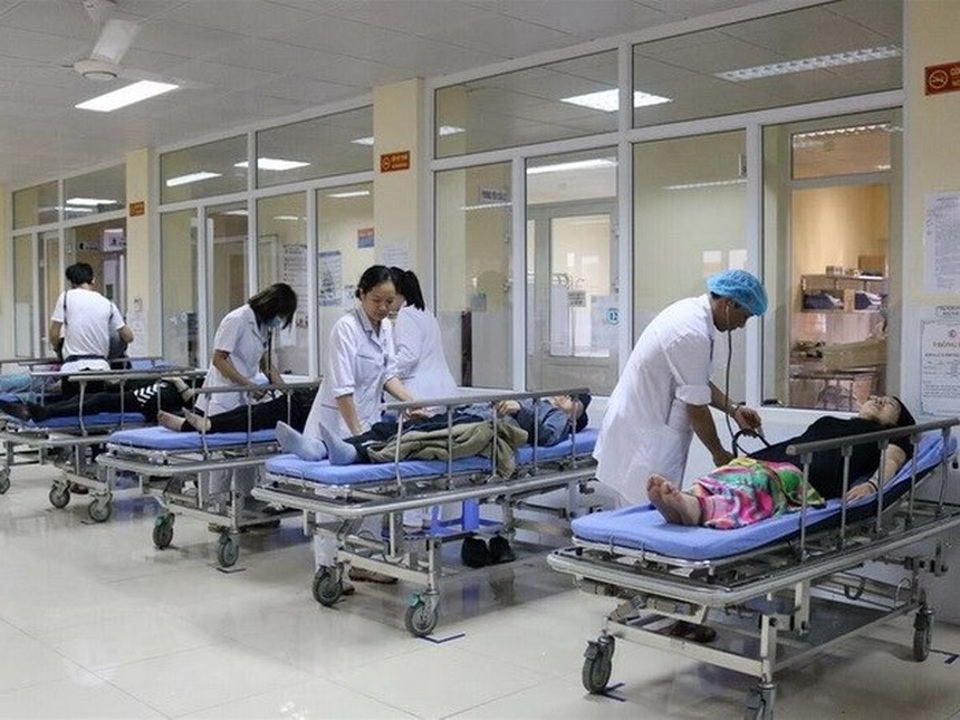 
12 du khách Trung Quốc bị ngộ độc thức ăn đã được các bác sĩ cấp cứu kịp thời (ảnh minh họa)
