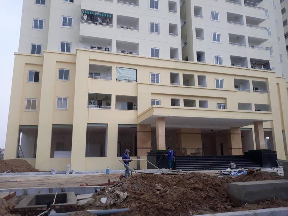 Chung cư "khuyết" PCCC vẫn cho dân vào ở - 1 Hai tòa nhà Tecco A và B chưa hoàn thiện nhưng chủ đầu tư vẫn cho dân vào ở.