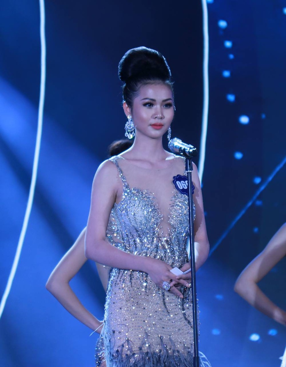 Kim Ngọc đã trả lời: “12 huyện đảo từ Bắc xuống Nam mà em biết là Vân Đồn, Cô Tô (Quảng Ninh), Bạch Long Vĩ, Côn Đảo”. Ngập ngừng bối rối, ngắt quãng một lúc, sau khi được cổ vũ cô nói tiếp: “Hoàng Sa, Trường Sa và hòn đảo ngọc xinh đẹp mà em đang đứng ở đây là Phú Quốc”.