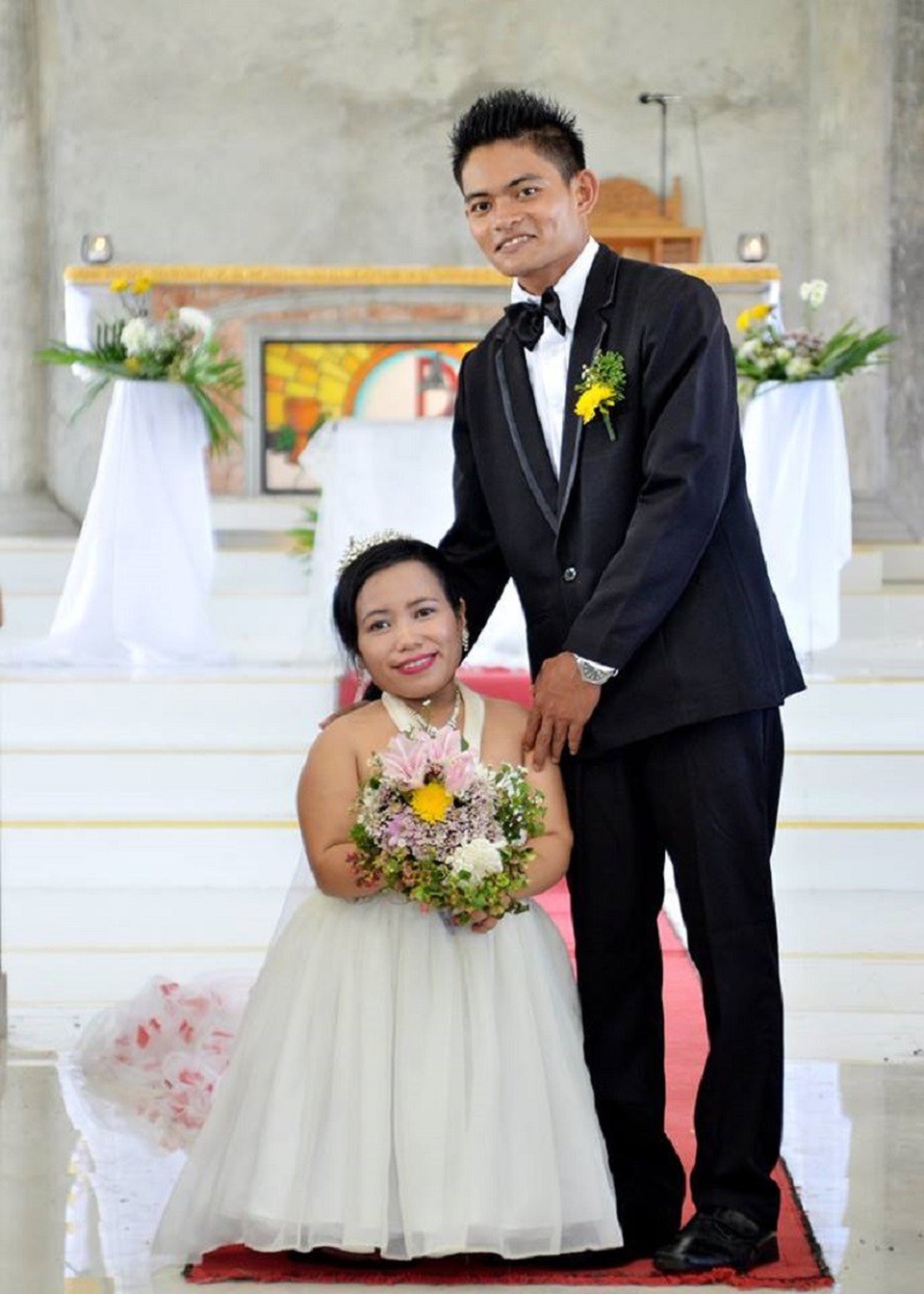 Chuyện tình đẹp như cổ tích của "cặp đũa lệch" khi cô dâu cao chưa tới 1m - 5 Chuyện tình đẹp như cổ tích của "cặp đũa lệch" khi cô dâu cao chưa tới 1m - 5