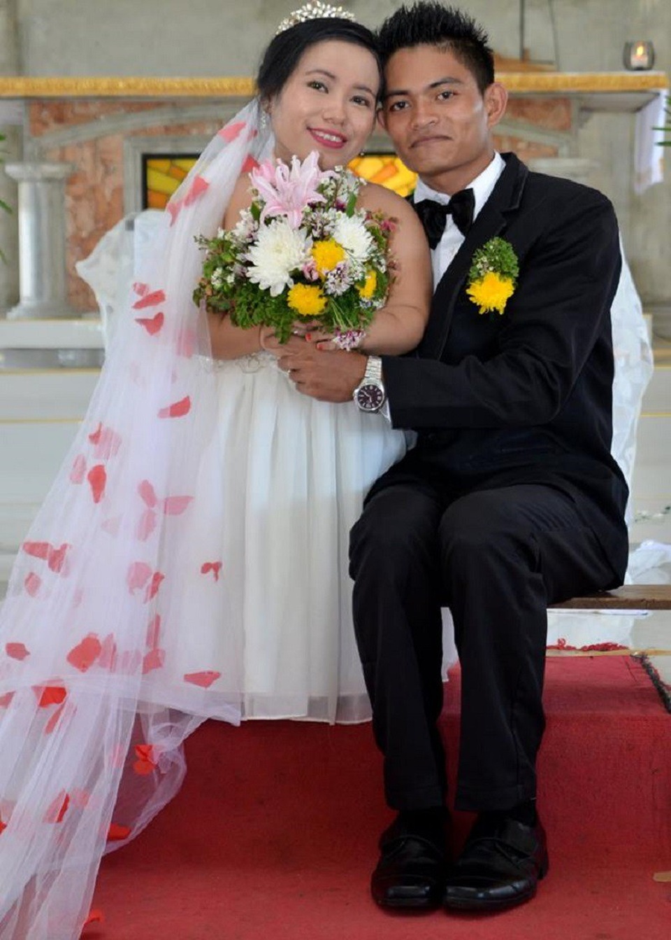 Chuyện tình đẹp như cổ tích của "cặp đũa lệch" khi cô dâu cao chưa tới 1m - 7 Chuyện tình đẹp như cổ tích của "cặp đũa lệch" khi cô dâu cao chưa tới 1m - 7