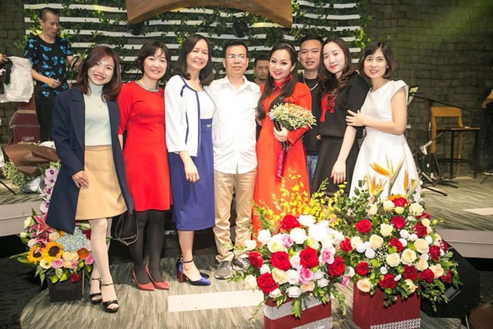 NSƯT Khánh Hòa gây bất ngờ khi hát tình tứ cùng Lê Anh Dũng - 7 NSƯT Khánh Hòa gây bất ngờ khi hát tình tứ cùng Lê Anh Dũng - 7