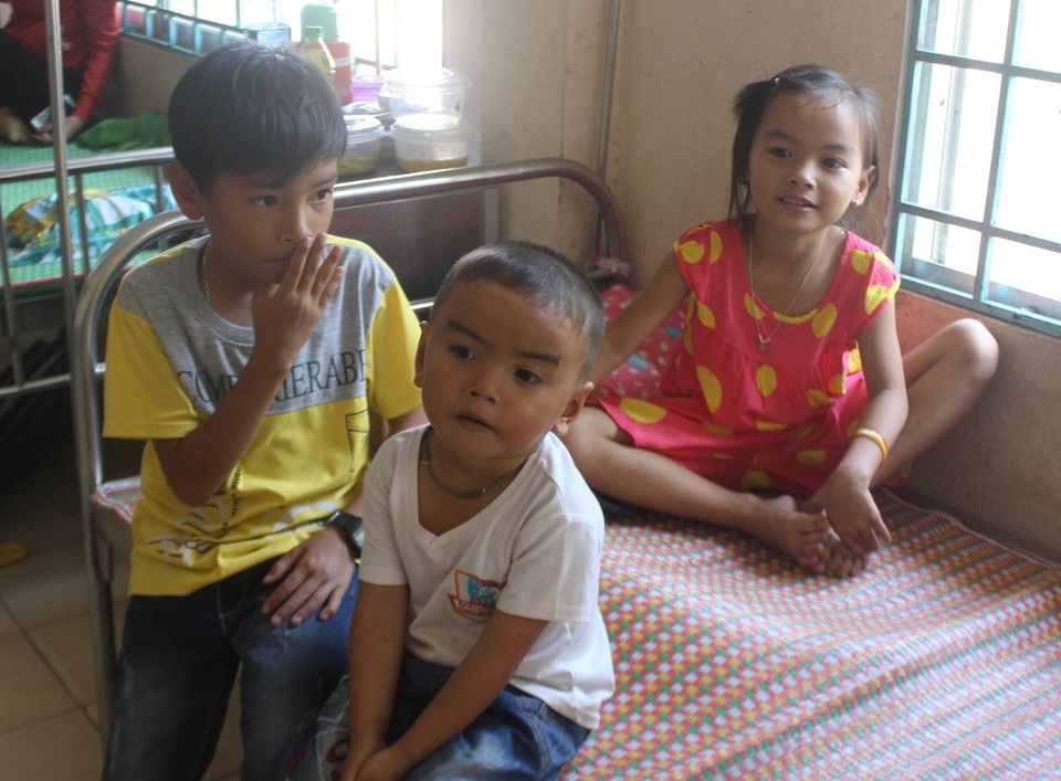 Chồng mất vì tai nạn, vợ một mình gồng gánh cứu 3 con bị tan máu bẩm sinh - 2 3 cháu đều bị bệnh Thalassemia