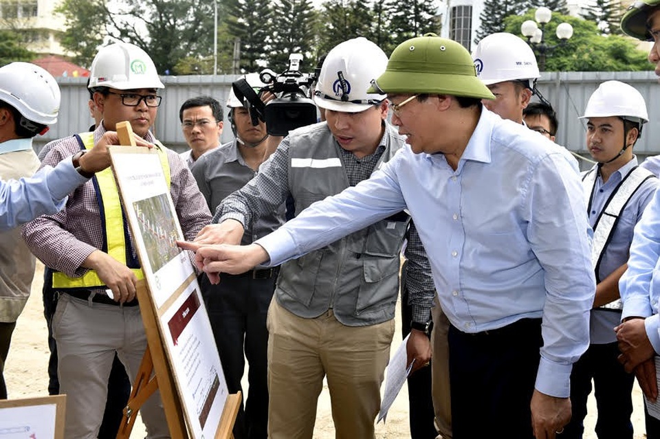 Mỗi năm làm được... 1km đường sắt Nhổn - ga Hà Nội (!) - 1 Phó Thủ tướng Vương Đình Huệ tại công trường dự án đường sắt Nhổn - ga Hà Nội