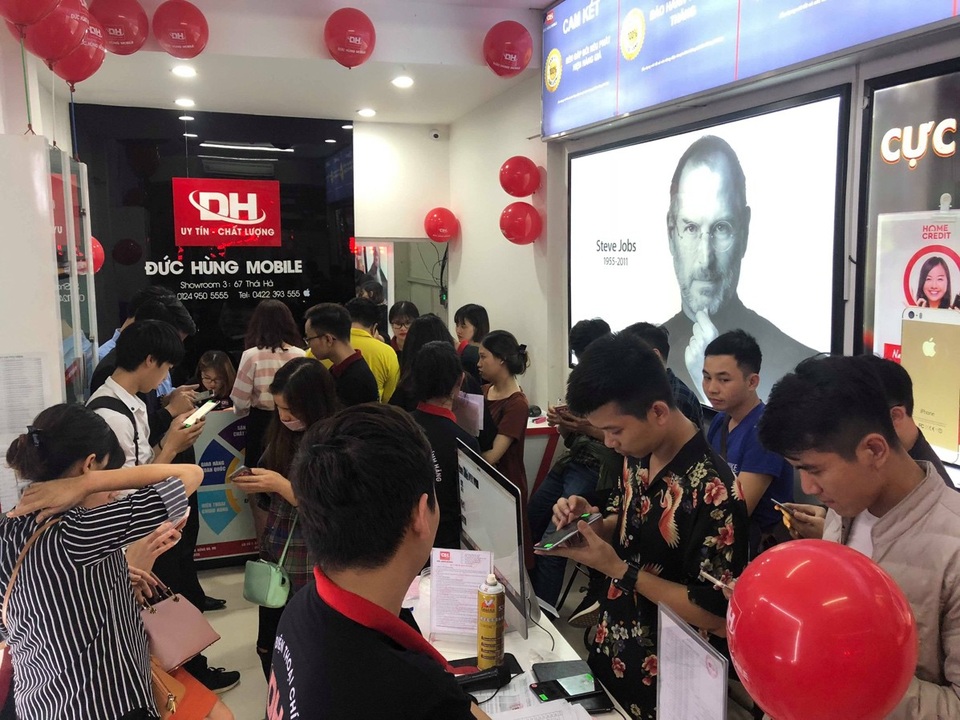 iPhone giảm giá tụt dốc không phanh sau Tết! - 2 Hệ thống cửa hàng Đức Hùng Mobile của ông Nguyễn Đức Hùng
