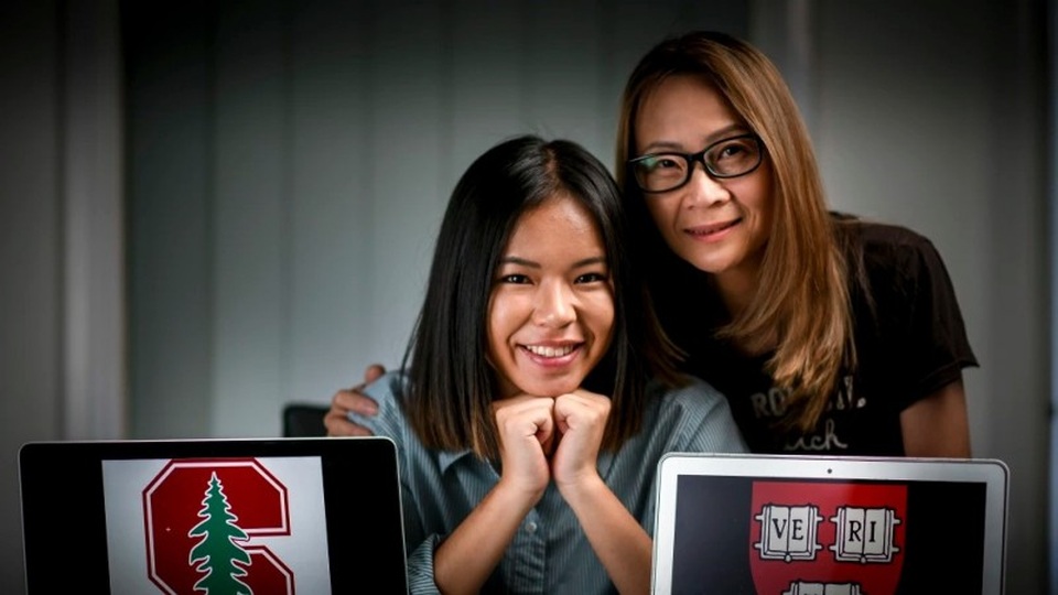 Cô gái 18 tuổi xinh xắn giành học bổng toàn phần của ĐH Harvard và Stanford - 3 Xialene Chang và mẹ.