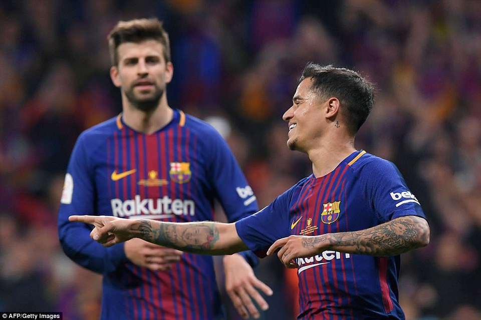 Những khoảnh khắc Barcelona “vùi dập” Sevilla để vô địch Cúp Nhà vua - 4
Coutinho chia sẻ niềm vui với Pique, khi Barcelona đã dẫn 5-0