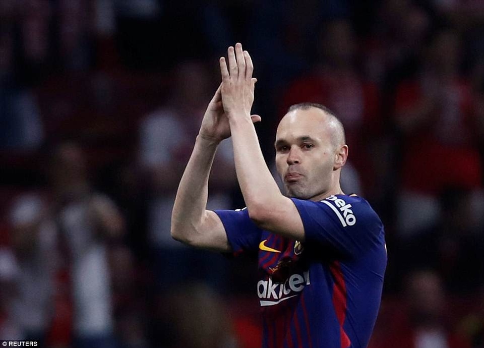 Những khoảnh khắc Barcelona “vùi dập” Sevilla để vô địch Cúp Nhà vua - 3
Iniesta rời sân ở phút 88, anh đã bật khóc khi đá trận chung kết cuối cùng với Barcelona