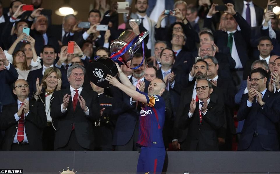 Những khoảnh khắc Barcelona “vùi dập” Sevilla để vô địch Cúp Nhà vua - 23
Đây là danh hiệu cuối cùng tại Cúp Nhà vua cùng Barcelona của Iniesta