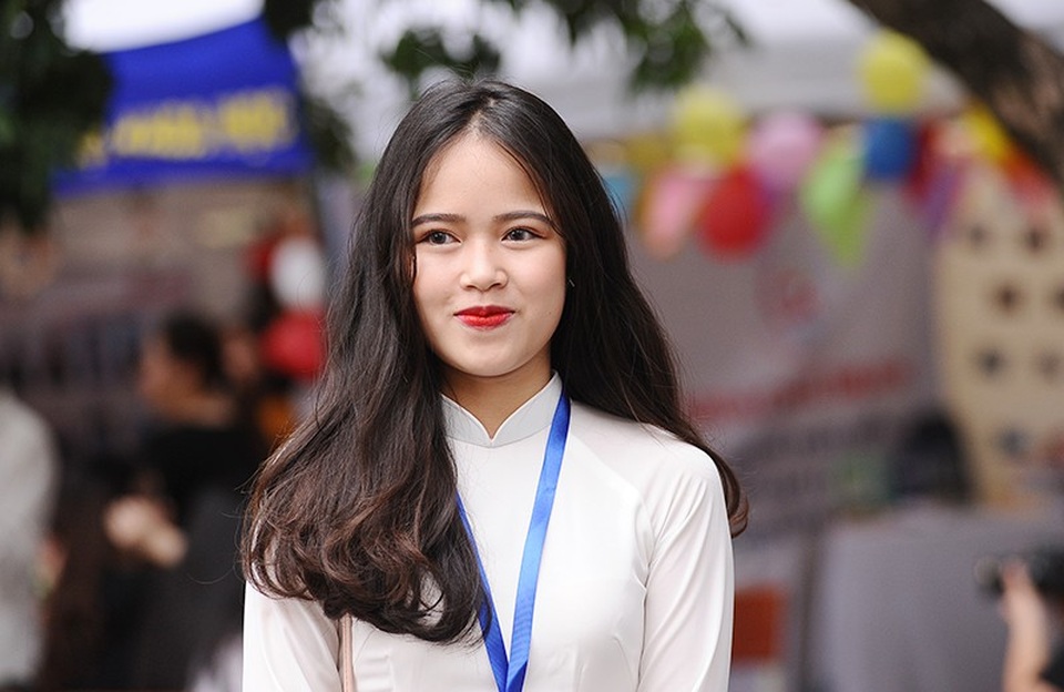 Dàn nữ sinh xinh tựa hoa khôi trường Báo "đổ bộ" Ngày hội tuyển sinh - 7 Nhung làm nhiệm vụ tư vấn cho các em học sinh quan tâm tới khoa Văn hóa và Phát triển