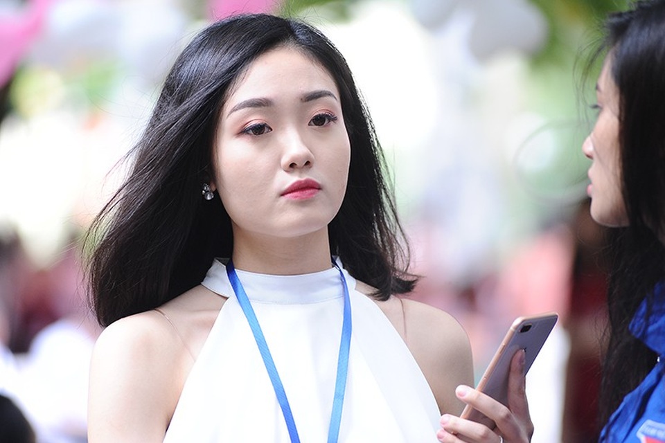 Dàn nữ sinh xinh tựa hoa khôi trường Báo "đổ bộ" Ngày hội tuyển sinh - 4 Nguyễn Hồng Ngọc - Á khôi 2 Press Beauty