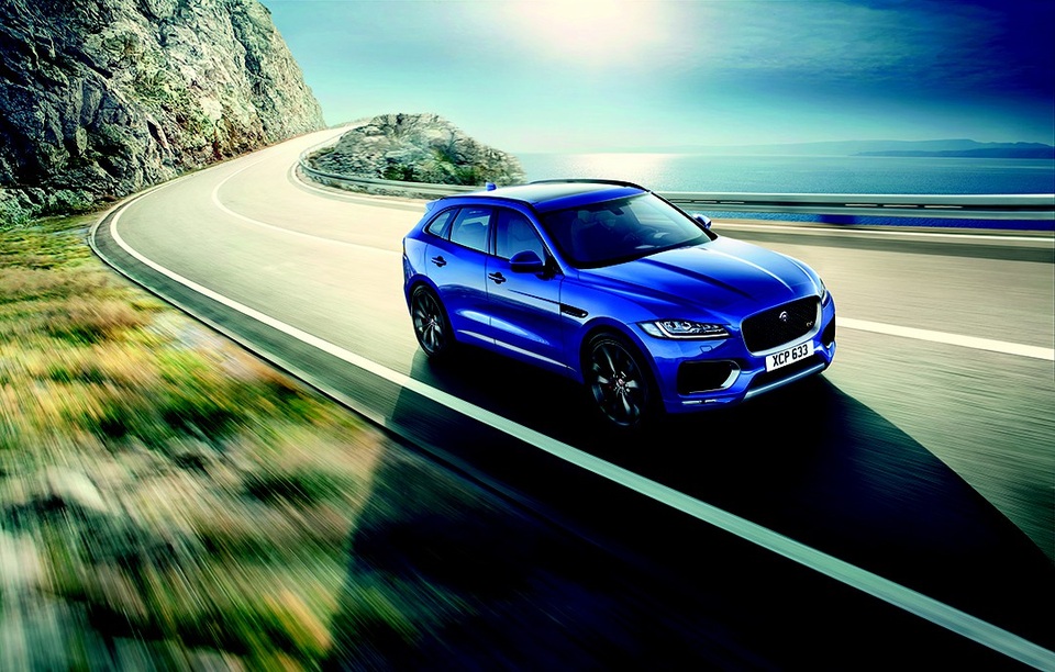 Jaguar F-Pace - Chuyến ‘đi săn’ của thương hiệu báo gấm - 1 Những đường cong hai bên hông và vuốt dọc nắp ca-po ra sau kết hợp với bộ đèn mắt báo, F-Pace sắc sảo như chú báo đang rình mồi