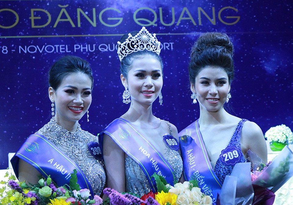 Tân Hoa hậu Biển ứng xử vấp váp vẫn đăng quang, BTC nói gì? - 2 Top 3 Hoa hậu Biển Việt Nam toàn cầu xuất hiện sau đăng quang