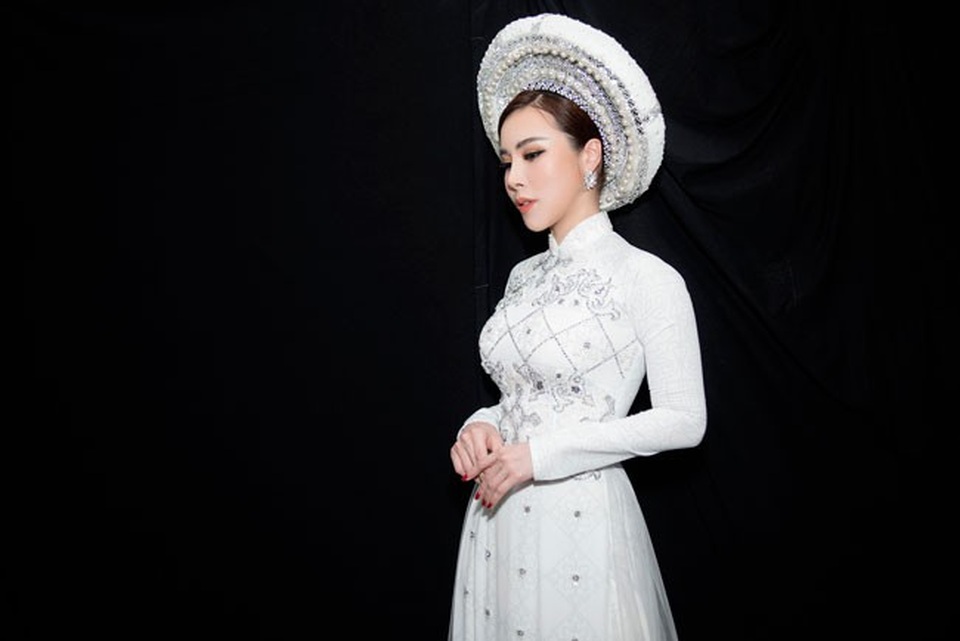 Hoa hậu Hoàng Dung gây ấn tượng trên sàn catwalk - 2 Hoa hậu Hoàng Dung gây ấn tượng trên sàn catwalk - 2