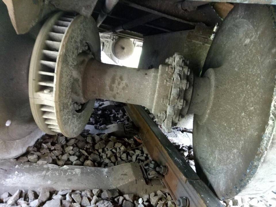 Tàu SE8 trật bánh ở Bình Thuận, đường sắt Bắc-Nam tê liệt - 3 Tàu SE8 trật bánh ở Bình Thuận, đường sắt Bắc-Nam tê liệt - 3