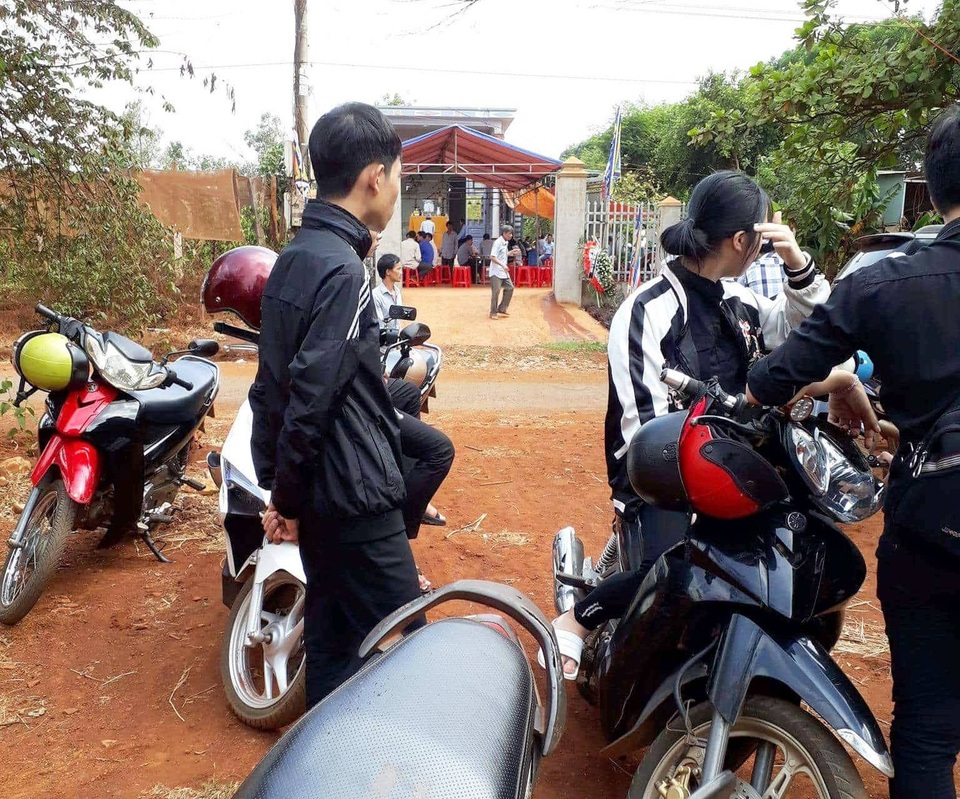 Vụ học sinh tử vong ở đại hội thể dục thể thao: Chưa tìm ra nguyên nhân - 1
Nhiều người rất bất ngờ trước sự ra đi đột ngột của em Hường