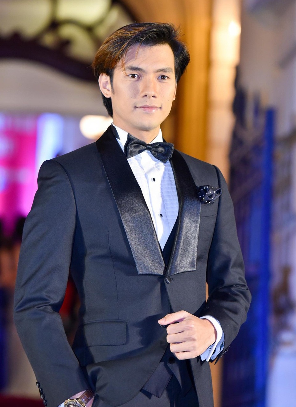 Nhan Phúc Vinh: “Tôi và Nhã Phương có mối quan hệ đặc biệt” - 5 Nhan Phúc Vinh là một trong số những diễn viên nam có ngoại hình nổi bật và nam tính nhưng anh cho rằng mình không hợp với sự ồn ào của showbiz